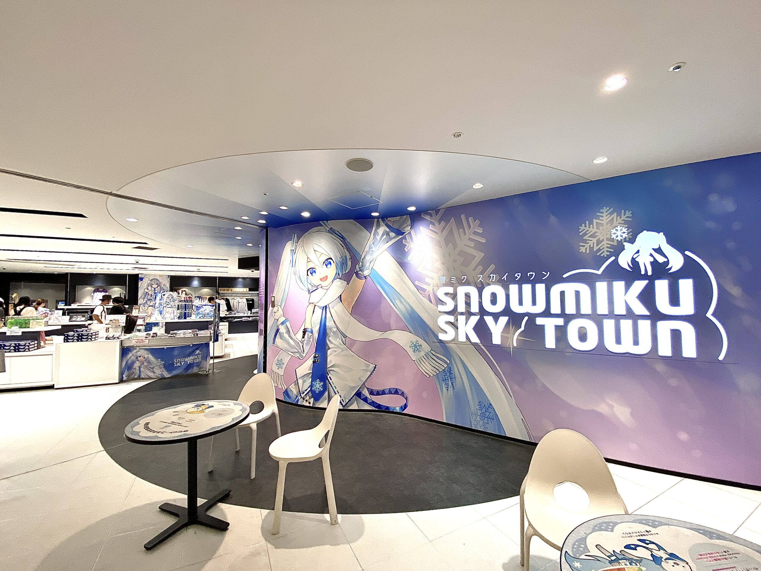 【新千歳空港】雪ミク スカイタウンに行ってきた!ファン必見のショップ&展示